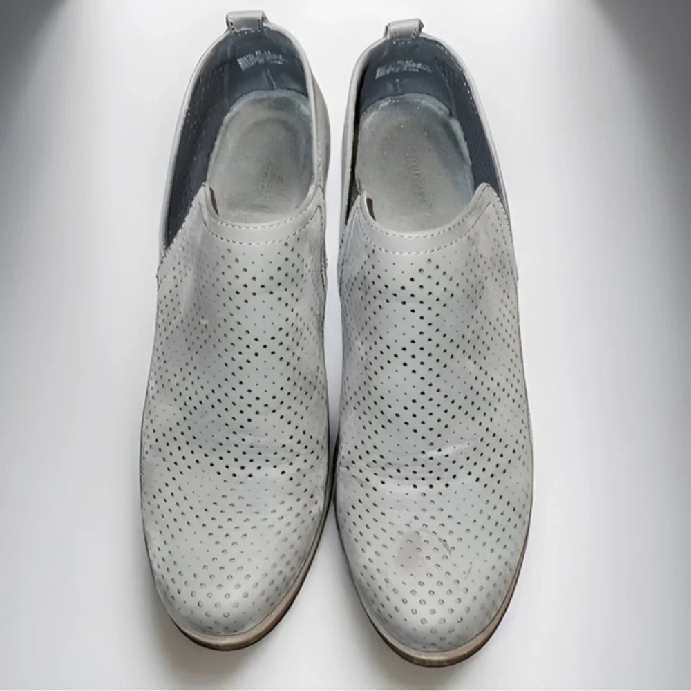 Baretraps - open sides gray booties - size 8 - Picture 1 of 9